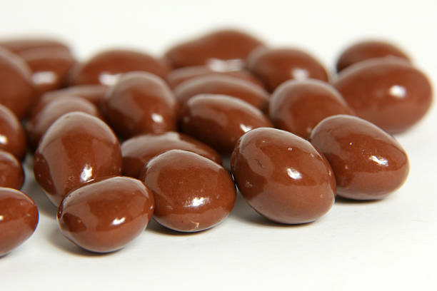 MILK CHOCOLATE ALMOND